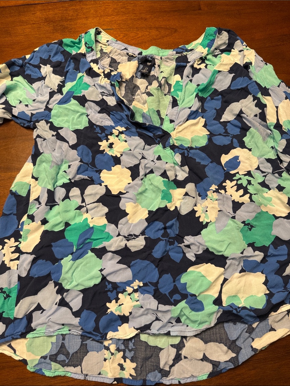 GAP Floral V-Neck Short Sleeve Top in Navy, Green & Cream size L